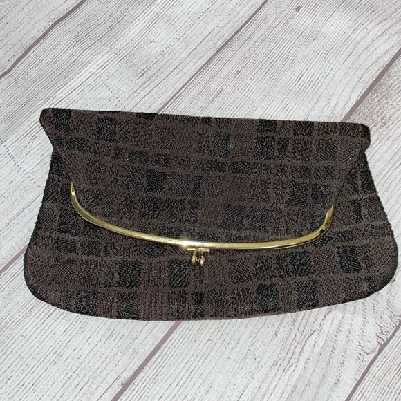 Vintage fold over clutch w/metal clasp closure & satin lining - Picture 1 of 8